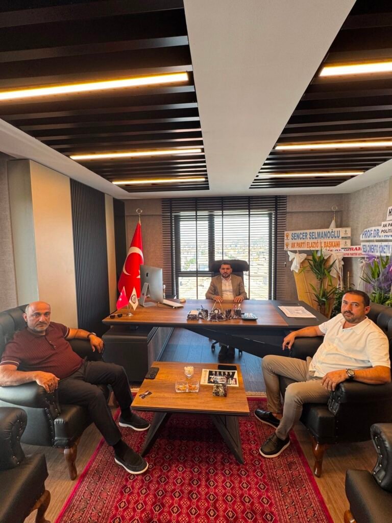Geçmiş Dönem MÜSİAD Elazığ Şube Başkanı Tekin Gürkan ve İş İnsanı Emre Su’dan Derneğimize Hayırlı Olsun Ziyareti
