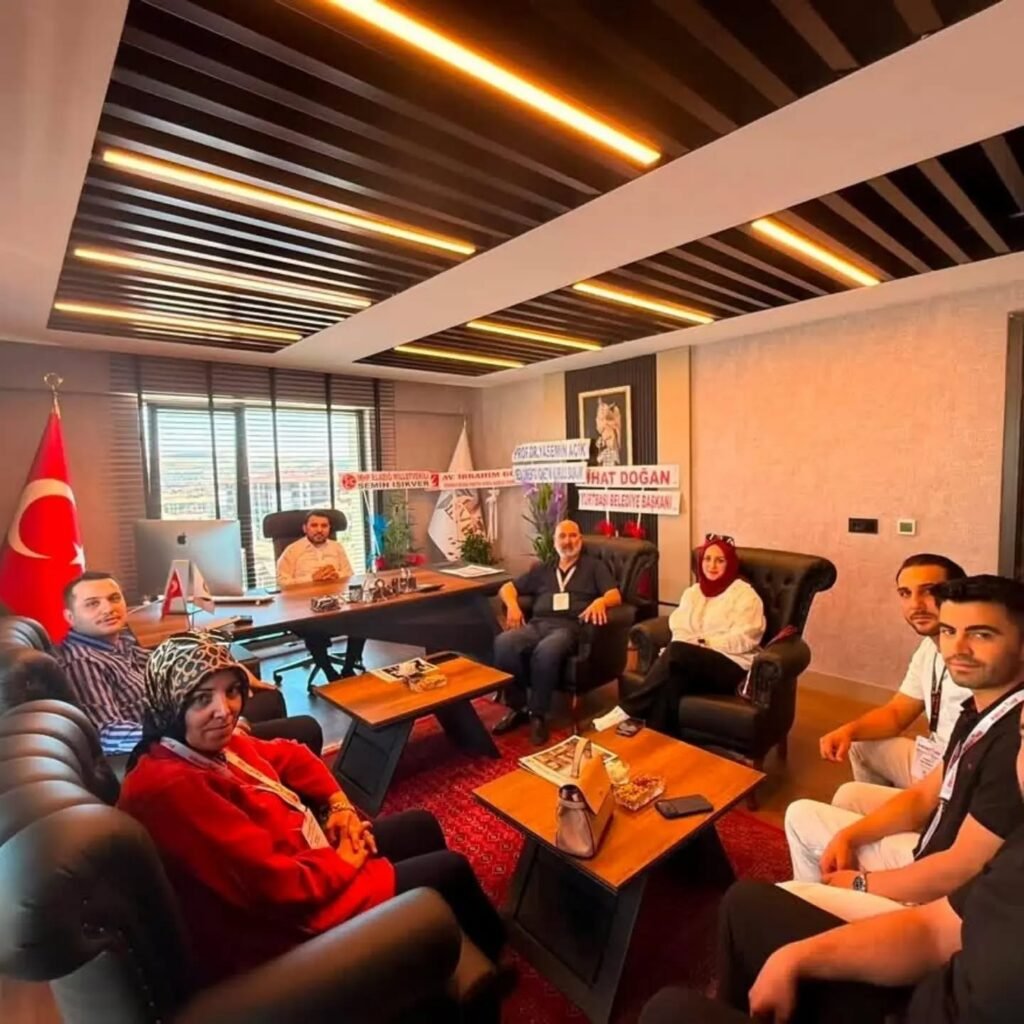 REDSTONE E.S. Gayrimenkul Ekibinden Derneğimize Hayırlı Olsun Ziyareti