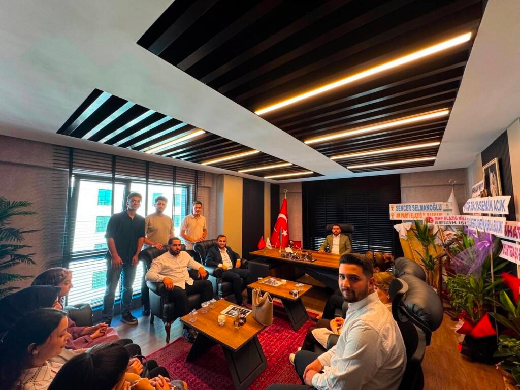 AK Parti Elazığ İl Gençlik Kolları Başkanı Koray Adsız ve Yönetiminden ELMÜTDER’e Hayırlı Olsun Ziyareti